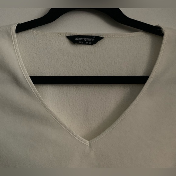 Atmosphere white long sleeves v-neck pullover - Picture 5 of 7